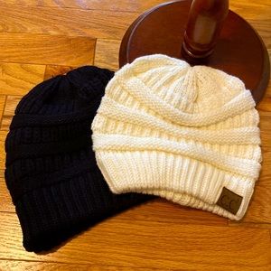 Two (2) Women’s Beanie Hats OS New Navy & Cream